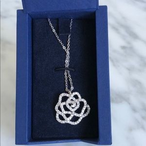 Swarovski brand new hortense flower necklace